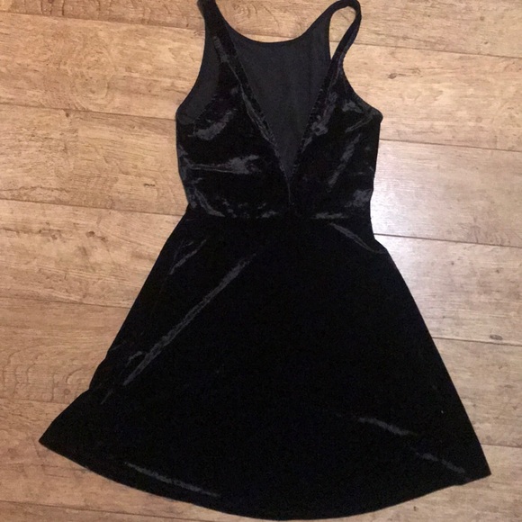 •H&M Dress• - Picture 2 of 2